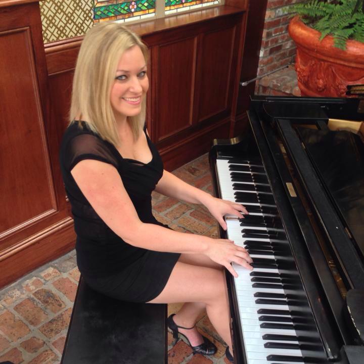 STrattoria's tweet photo. #pianomusic #italianlovesongs http://t.co/Tfmh0rSMCK http://t.co/NhtHzQPzem
