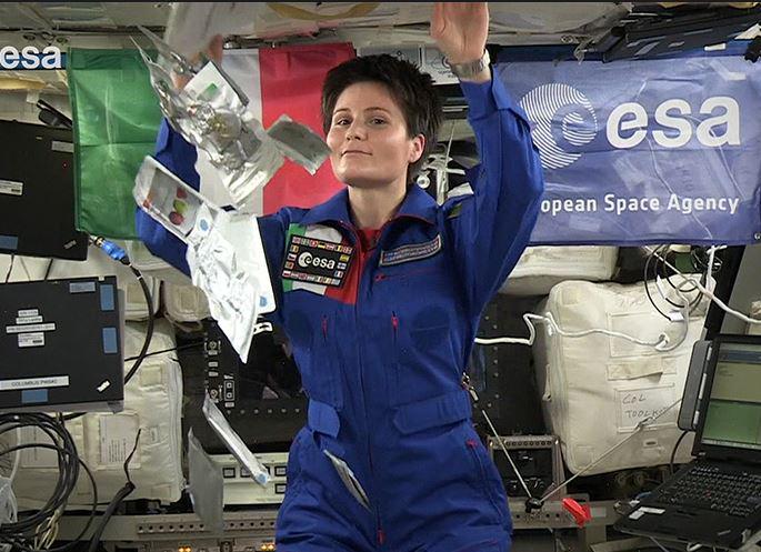 TgrRaiTrentino's tweet photo. Il 5 ottobre il "ritorno a casa" di @AstroSamantha. Incontro al @MUSE_Trento con @astroterry and @AntonAstrey 
#tgr http://t.co/IlIZRanJHd
