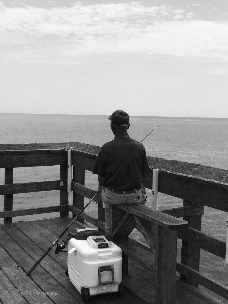LJSteele_Photo's tweet photo. #contemplation on the #pier #AKkiwi #fishing #streetphotography #curiosityawaits #blackandwhite #murtle #beach #ocean http://t.co/MW88qQ7GpW