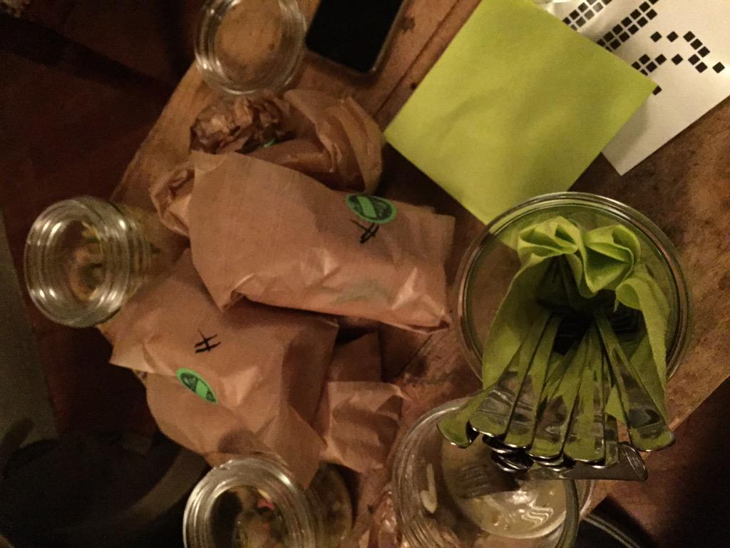 playlivebern's tweet photo. Das tollste Backstageznacht seit Gründung von #playlivebern #bern #bärn merci @lunchbag_bern http://t.co/nb4gbp58RA