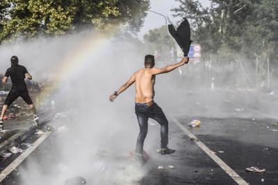 Migranti: anche la Serbia contro l'uso dei gas lacrimogeni dell'Ungheria sui profughi.