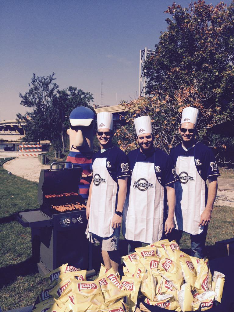Brewers's tweet photo. The #Brewers cookout crew has arrived at our downtown tailgate! Come get some FREE LUNCH! #CookoutWithTheCrew http://t.co/zC4WucsPuZ