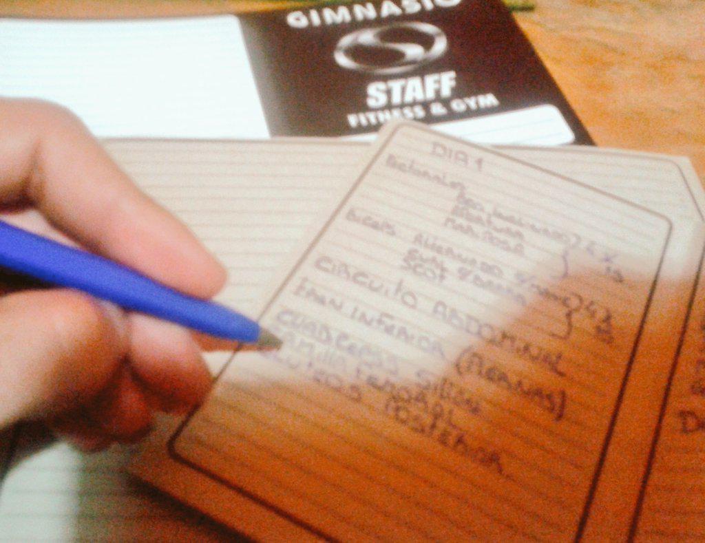 juanbillubi's tweet photo. Trabajando inspirado,armando rutinas para mis clientes
Se viene el verano y hay a estar en forma
Pedime tu rutina ! http://t.co/r2O0sCGukB