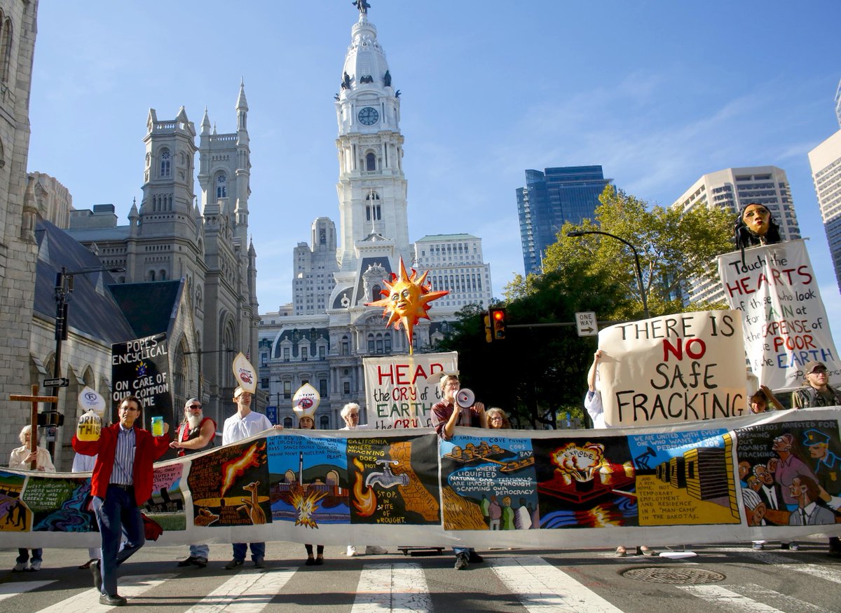 #PopesAgainstFracking in the streets this morning in #Philadelphia to stop the #ShaleInsight Conference! Great work!