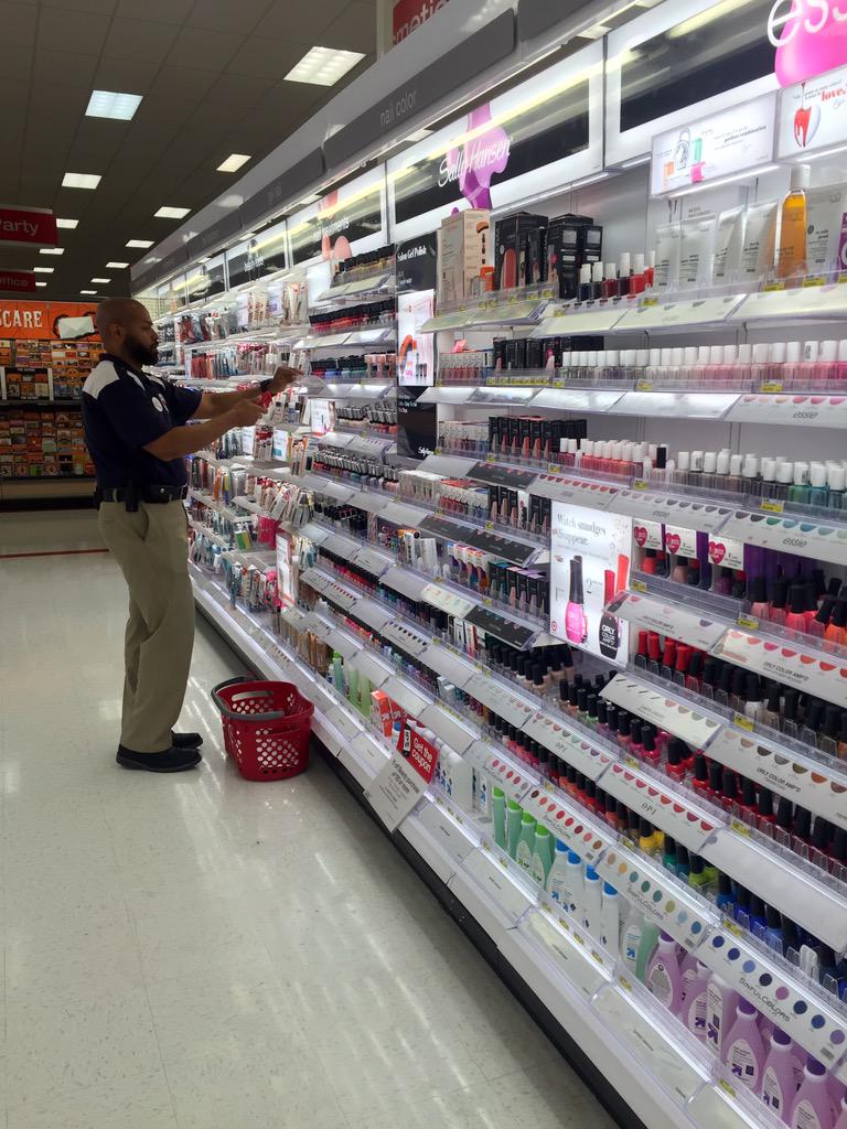 eliasTGT's tweet photo. TPS preventing theft and keeping cosmetics brand and instocks!! #APImpact #G394AP #R300MIH15 http://t.co/KfgRREDdIz