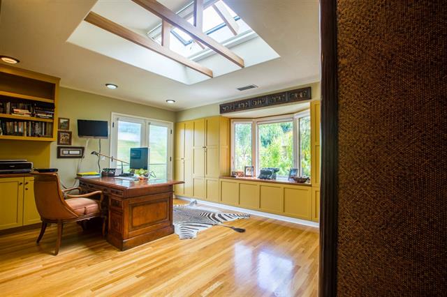 celestedunn's tweet image. Broker's Open - So Mission Hills Private w/views 
3532 Dove Ct - $1,299,000
Sept 18, 10am-1pm 
LUNCH from Saffron