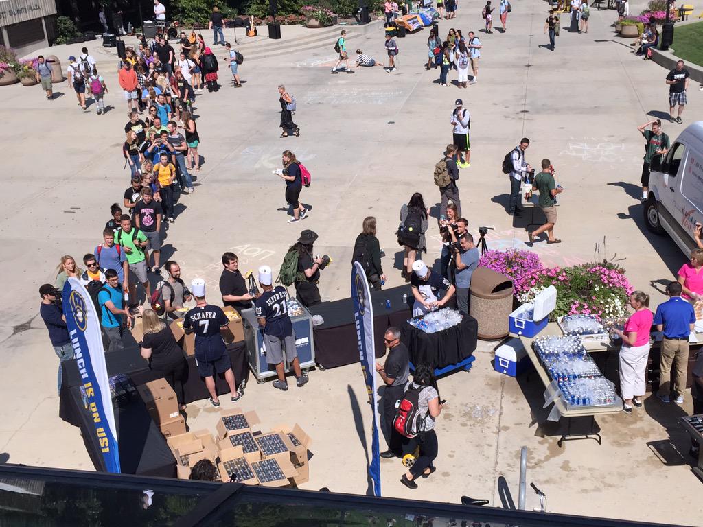 UWMUnion's tweet photo. thanks to the @Brewers, @Sgennett2, Logan Schafer & Jeremy Jeffress for lunch! #CookoutWithTheCrew #uwm http://t.co/MiikdjZmfl