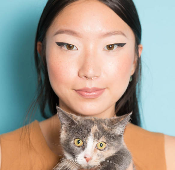 Cosmopolitan's tweet photo. 8 gorgeous cat-eyes you need to wear this fall, demonstrated with TINY ADORABLE KITTENS! http://t.co/IIvDCuQBIg 🐱🍁🐱🍁 http://t.co/5wc98JpmU5