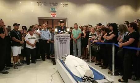 IsraelHatzolah's tweet photo. JERUSALEM - NOW: Hundreds attending funeral of Alexander Leblovitz (64) killed by Arab terrorists after being stoned. http://t.co/JFxI1lxxhw