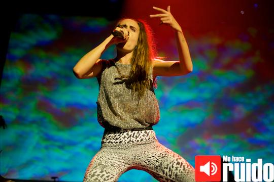 mehaceruido's tweet photo. ¿No vieron a @MOMOMOYOUTH cuando vino a México? Si no, así sonó "Lean On" en vivo http://t.co/6NjUcNHHuJ http://t.co/9tUK1WkHFk