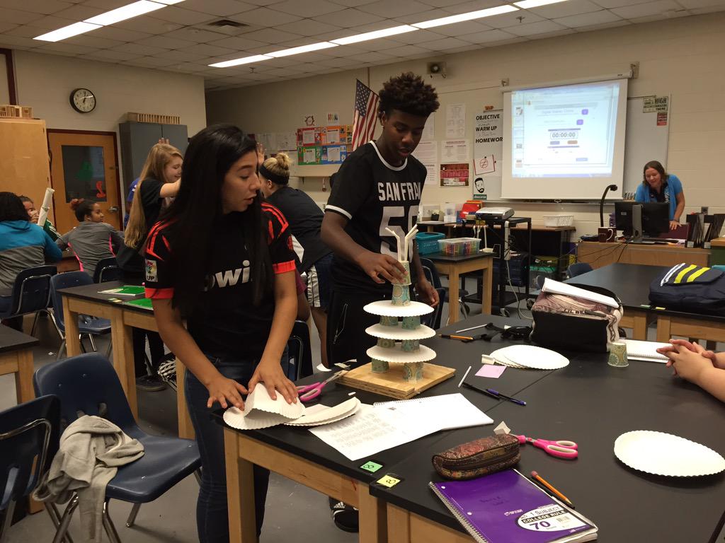 hcpss_hahs's tweet photo. Ms. Cotton's Found of Tech students showing their design &amp; brainstorming skills! #GoldenBearcollaboration http://t.co/XXrDxseAVW