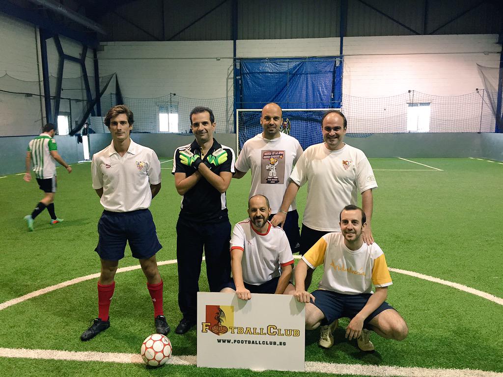 FootballClub_es's tweet photo. Los chicos de #InabensaFC en todo un derbi @SevillaFC va @RealBetis http://t.co/9ClPm6q5Fd