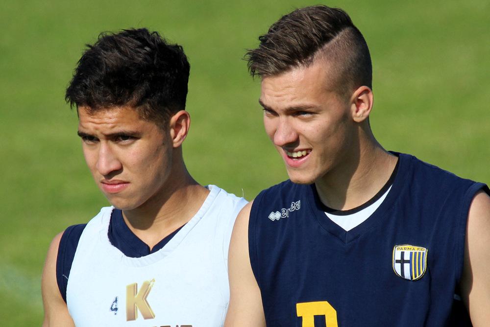 vecchispalti's tweet photo. Vecchi ricordi 💛💙 @maurijose5 @lukasharaslin http://t.co/zSLBTp5kLs