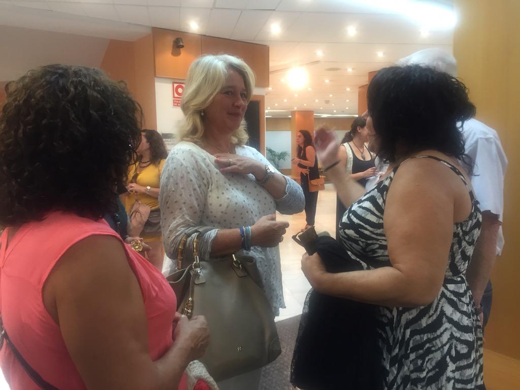 teofila_es's tweet photo. Un nuevo proyecto q iniciamos se hace realidad Felicidades Paqui Bancalero @carsaba @MercedesColomb1 http://t.co/TQzZfN0ACf