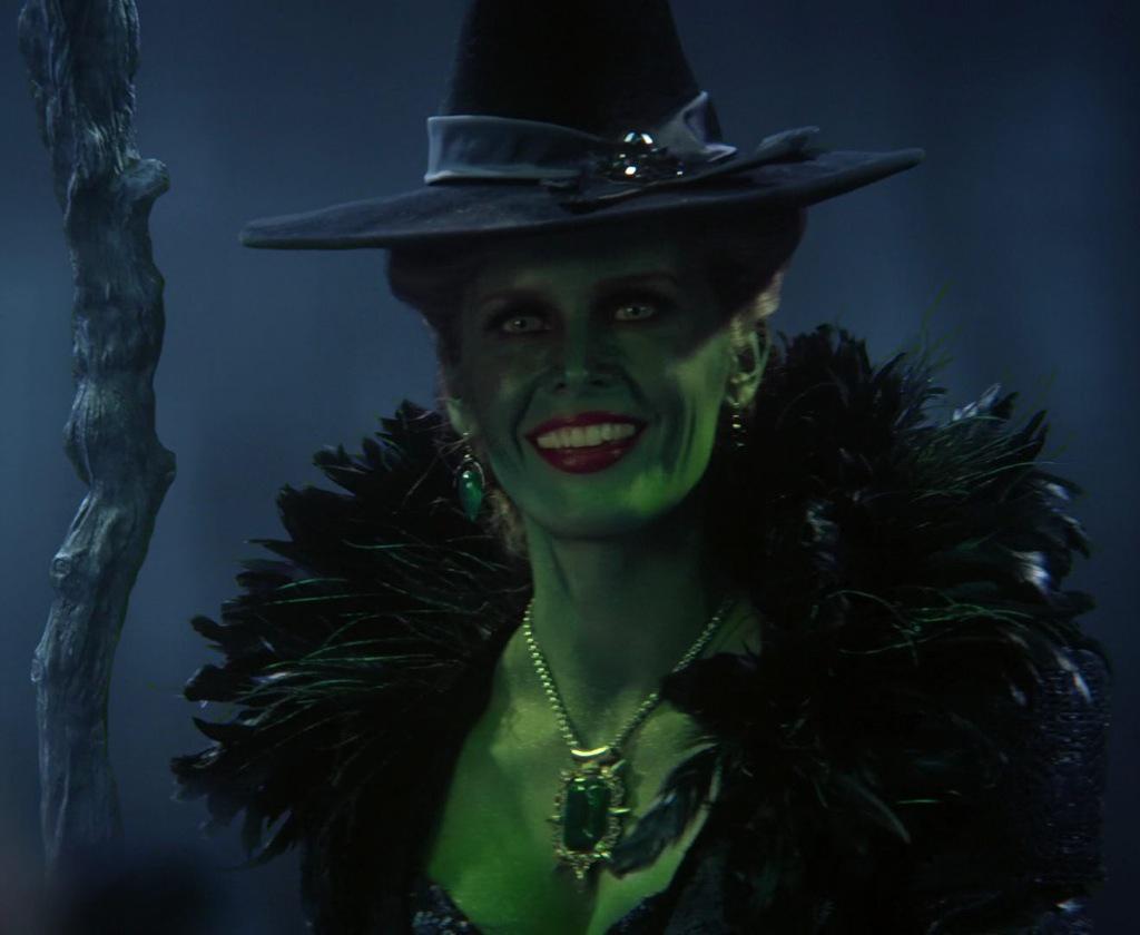 H0RSESANDHER0ES's tweet photo. @parrillapncakes #OUATCOUNTDOWN 11 bex's smile could cure cancer tho 💚 http://t.co/oBkPLm6fQn