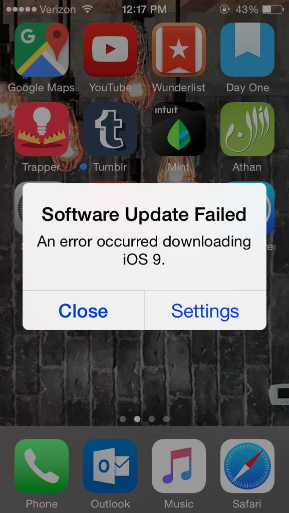 bmmak's tweet image. #iOS9update failed, even on power! Are the servers crashing?