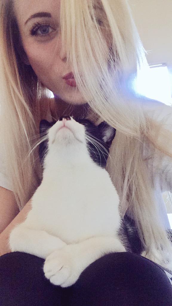 itsmeashykay's tweet photo. Missing Lola so much right now. π #missingmykitty #baby #kitten #cat http://t.co/PAwNBNU8YF