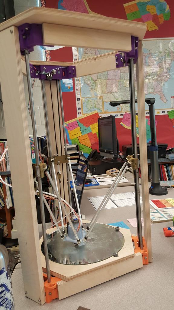 TLeipprandt's tweet photo. Checking out some 3D printing in Mr. Estelle's room. @EPBPLakers #hurontechtips #edtech http://t.co/wKCW0sIrfN