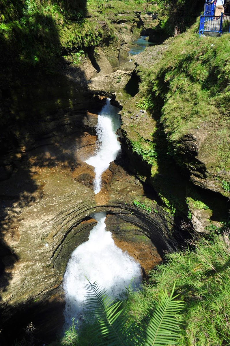 screamingpiston's tweet photo. #DavisFalls Where Water Disappears Into A Tunnel After Reaching The Ground. 

Travel Blog http://t.co/FT9QA4unDy http://t.co/ePCOXNsXhw
