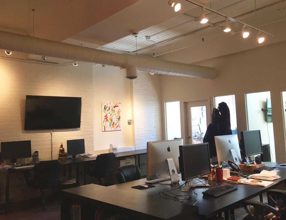 JayKapa's tweet photo. Looking to rent a desk or office in the heart of #toronto? DM me! #coworking #deskspace #startup #entrepreneur http://t.co/VexckYJTWw