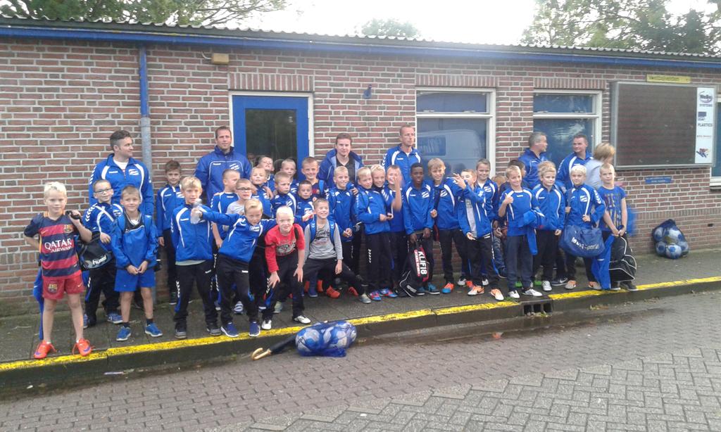 SVURK's tweet photo. E en F pupillen beleven een topmiddag bij @AFCAjax . http://t.co/jUBpOAlGvr