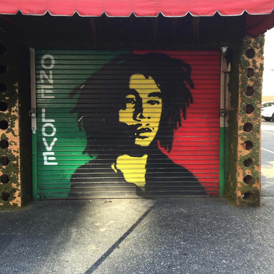 Romarley's tweet photo. DEM AH GO TIRED TO SEE MI FACE... The #Gong Downtown #LosAngeles HE'ART' WORK 👌🏾🎨 #OneLove http://t.co/LIQD3FkbPi