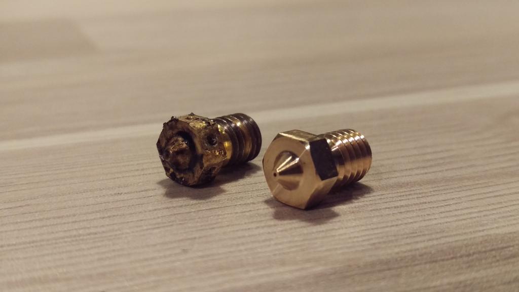 AshvonC's tweet photo. @E3DOnline @3DNet_no  Out with the old, in with the new. After 1000 hours of printing, this nozzle is ready to retire http://t.co/QqkbRg10ew