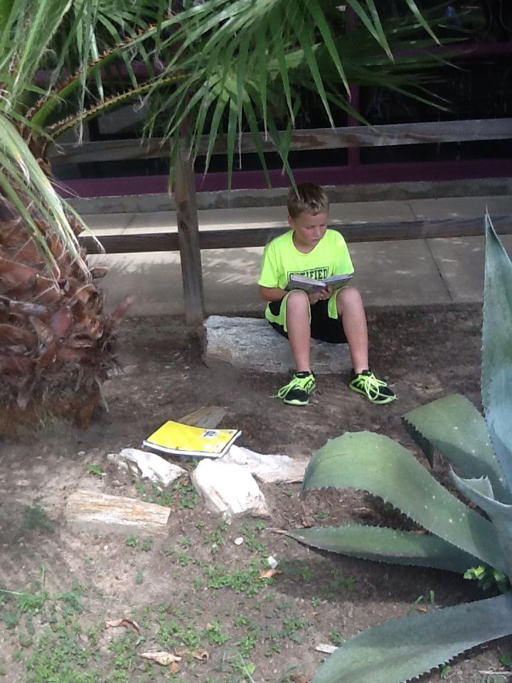 laurafrey_308's tweet photo. #reading #heschat http://t.co/K8CWrscBvN