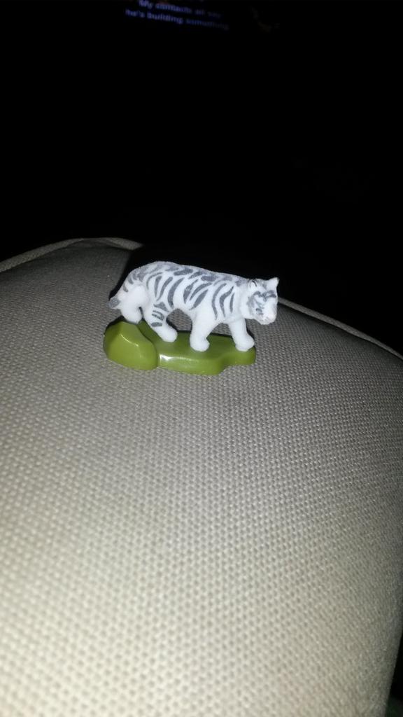 TomthePublican's tweet photo. @newgenpodcast @YesPaulScrivens @lordofnord LOOK WHAT WAS IN MY KINDER EGG!!!!! #dungeonofdoom #sullivanmyson #yetay http://t.co/oeYE8OEGde