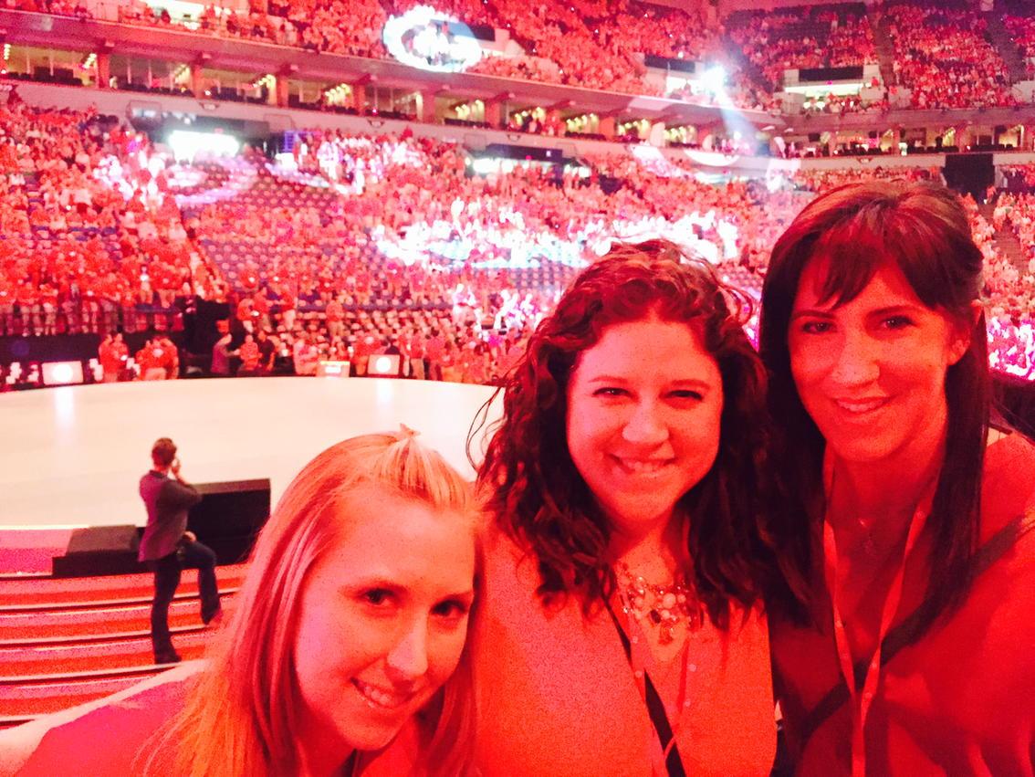 kristitarget's tweet photo. Excited for the show!!! #R3MIH15 @HaleyTgt http://t.co/Brc7ce3Ptp