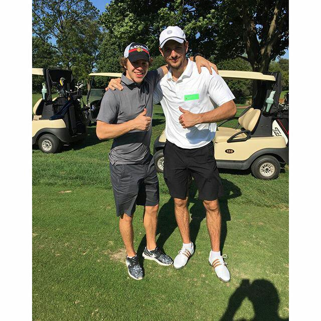 PanarinArtemi72's tweet photo. Artemi and Artem Anisimov playing golf #ArtemiPanarin #Panarin72 #ChicagoBlackhawks http://t.co/coNPHeEcm1