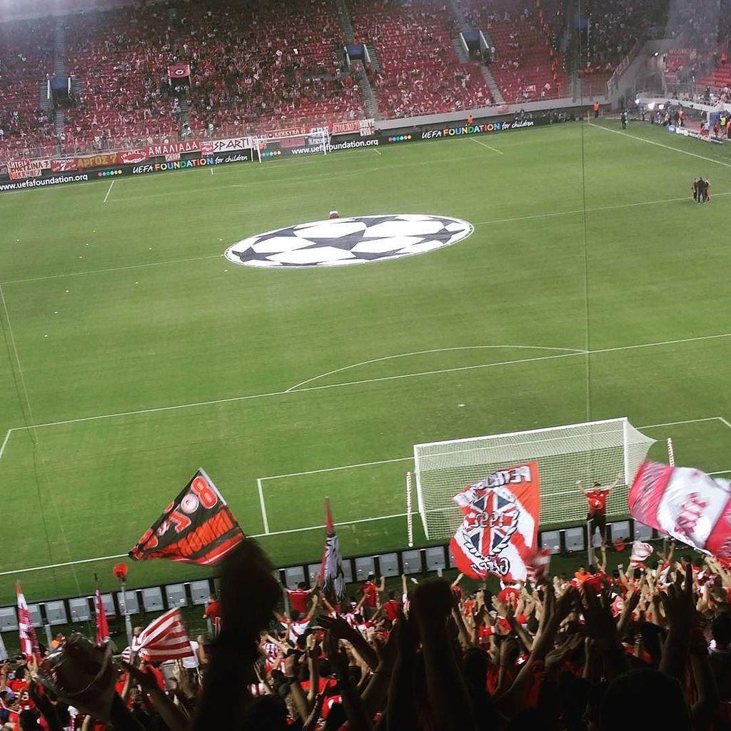 AthensInsta's tweet photo. ...This is our Night... #Gate_7  #fans  #love  #championsleague  #pyro  #ultras #passion  … http://t.co/7bEmabG76A http://t.co/u4L7Idw3hR