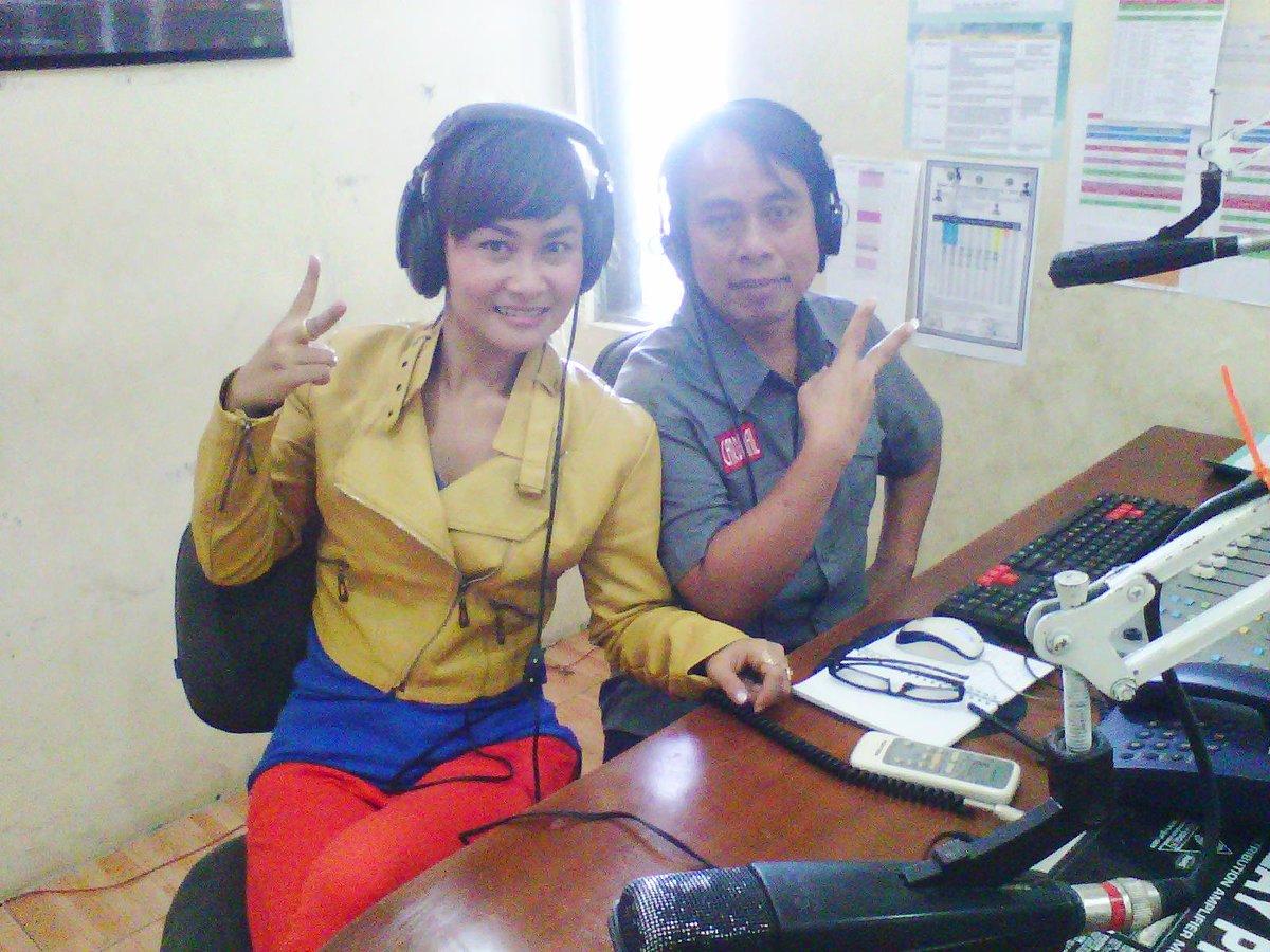 dj_ttdy's tweet photo. #np Live Interview single hits Jelalatan by @AnadeCat1 #tamala_mantap http://t.co/UPlUaTqQAm