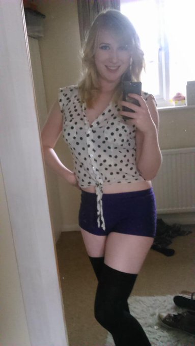 Snap from today's solo shoot! Sorry I can't see you all this evening, next Time! X http://t.co/JPSvb<a href="/tag/mondaymotivation"class="tags"><span>#mondaymotivation</span></a>