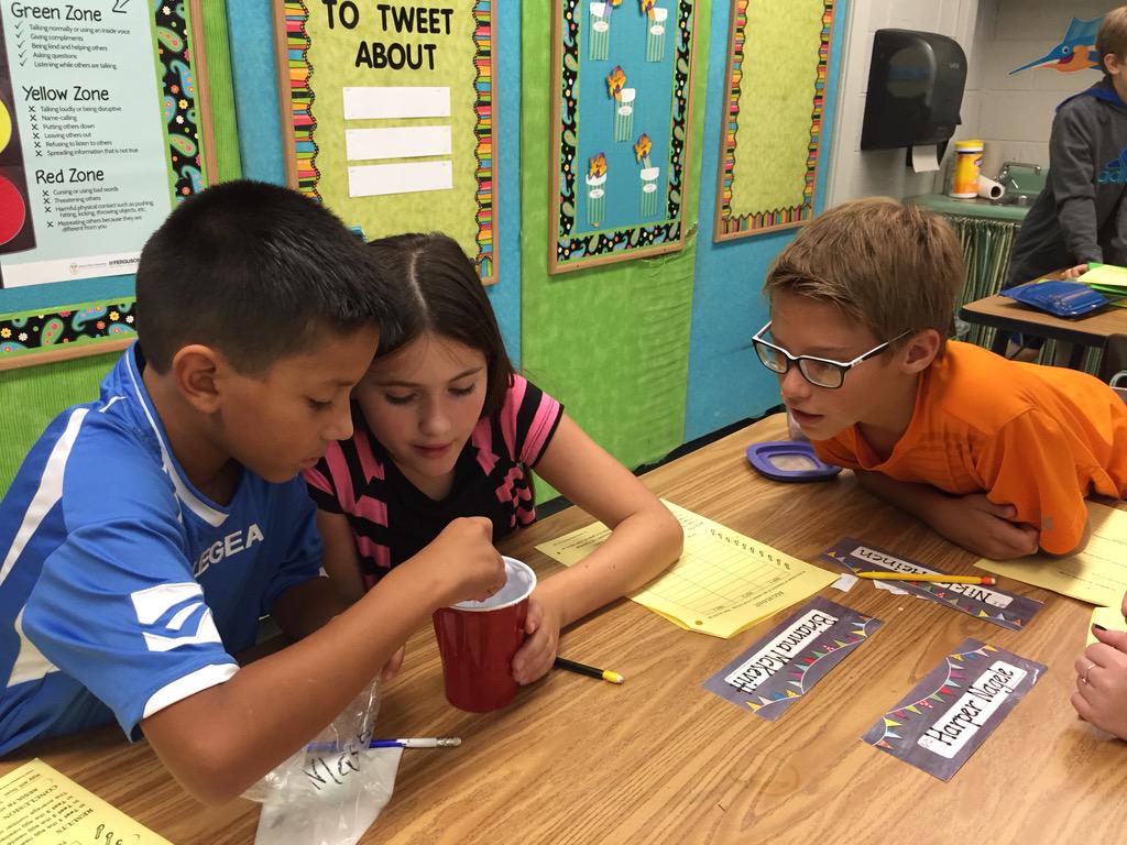 KimStratton2's tweet photo. It's science lab day in Stratton's Seaside #eggfloat #ycsd15 #ses http://t.co/AeDBOfdROA