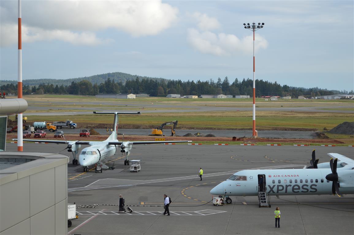 FlyYYJ_EnvolYYJ's tweet photo. Rooftop view as construction continues on apron expansion! Learn more at http://t.co/qUQLsSSmgD #YYJdevelopment http://t.co/G2LjzdAIbC