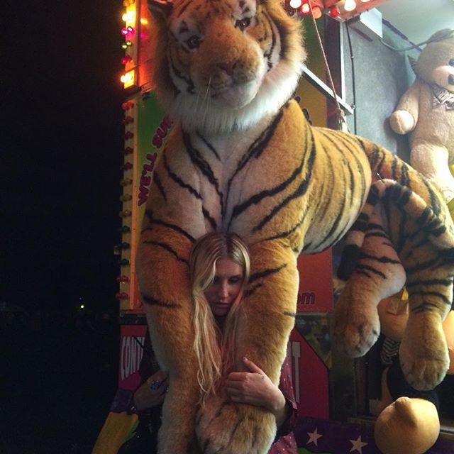 KeshaRose's tweet photo. rawwwr http://t.co/zbSNUGO0Ah