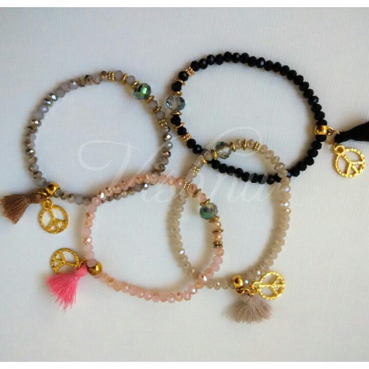 VishnuComplemen's tweet photo. Pulsera pompón - 2€
#pulseras #pompom #complementoschic #modamujer http://t.co/eBhQYqsjtW