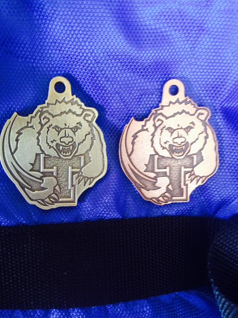 BrodyComer's tweet photo. 10th in the varsity boys race and 1st as a team. #ONXC #GalXC http://t.co/myw7jSyEFp