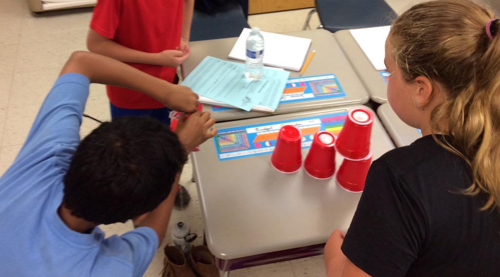 MrsBarsClass's tweet photo. Trying out the Scientific Method with @SagerBethany Ss. Great teamwork and creative thinking! #beproudbedale http://t.co/NsChcVwn9u