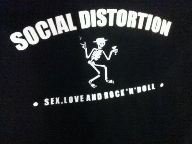 TS Hitam // Rubber Ink // Social Distortion // Order Satuan // combed 30s // Finish // order by @SLTNDZ