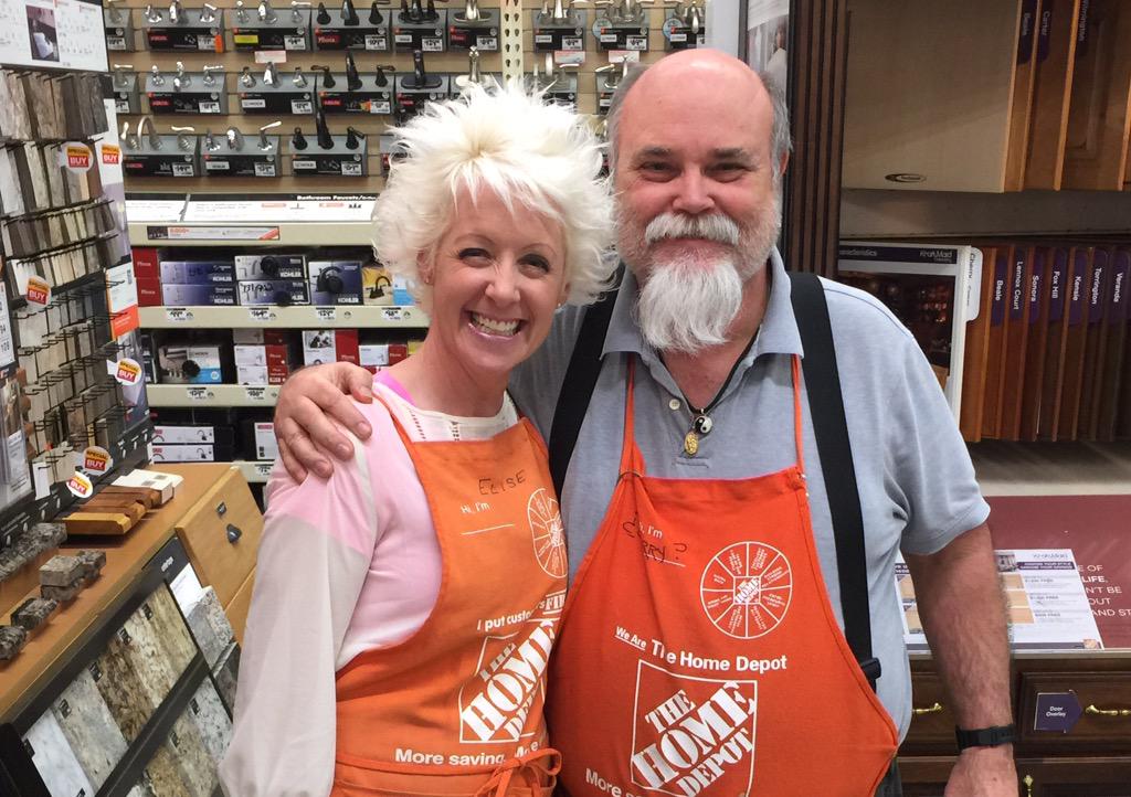 THDMTucker's tweet photo. Elise getting the party started with another sale from KD Jerry in 263! @THDJake @kellerhagoodHDI http://t.co/nniY3kLul1