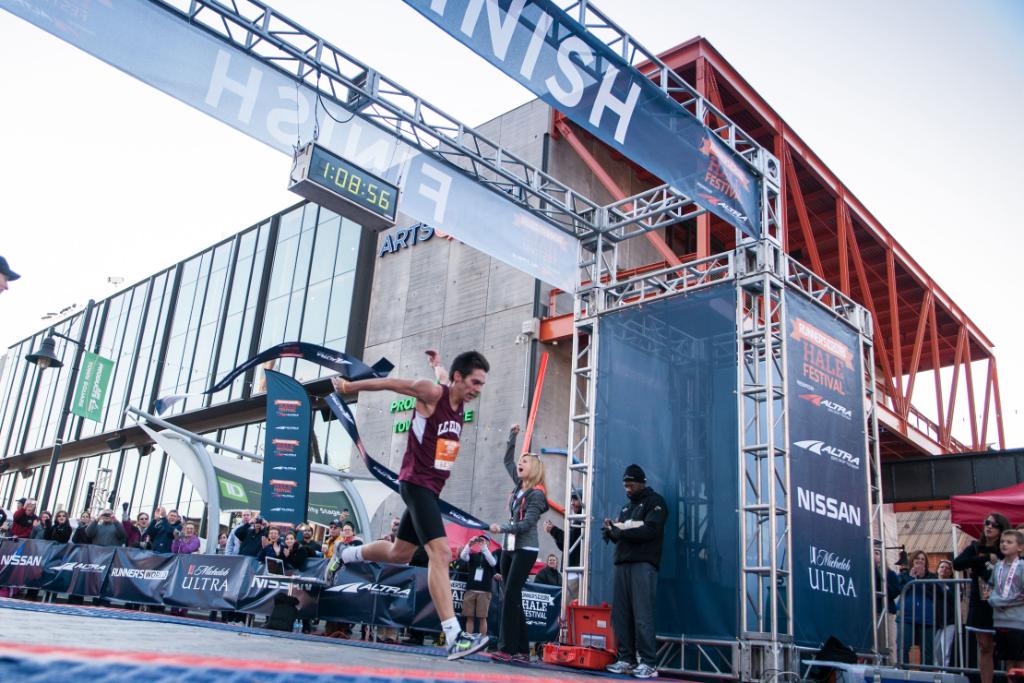 runnersworld's tweet image. What determines how much you accelerate at the end of a race? spr.ly/6019BJqYz