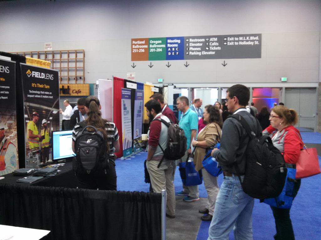 carolhagen's tweet photo. The hot exhibitors at #vcs15 have busy booths http://t.co/UmNee2vQIN