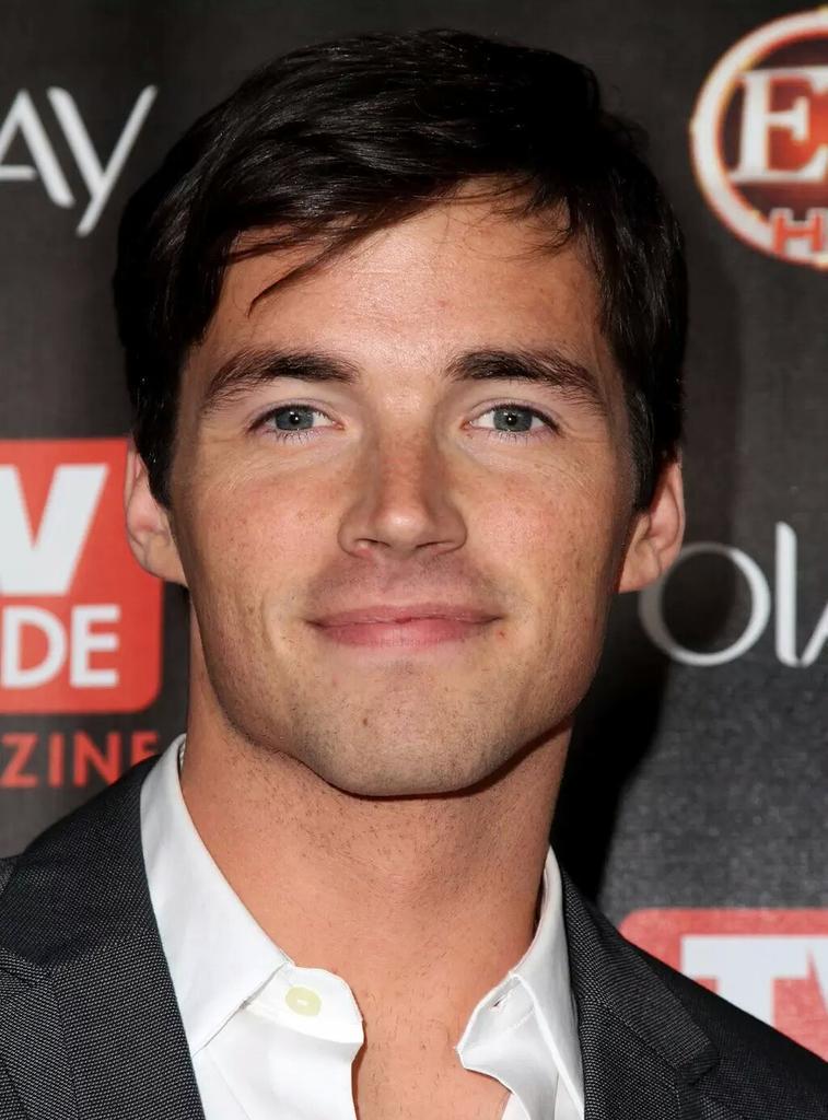 Happy birthday Ian Harding nosso eterno Sr.Fitz 
29 anos  