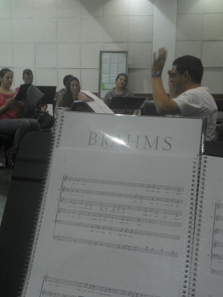 AngieTriay's tweet photo. Temblor! Oh my Gooooddddd!!!! Y nosotros ensayando!!! http://t.co/BVC7vTdJ8r