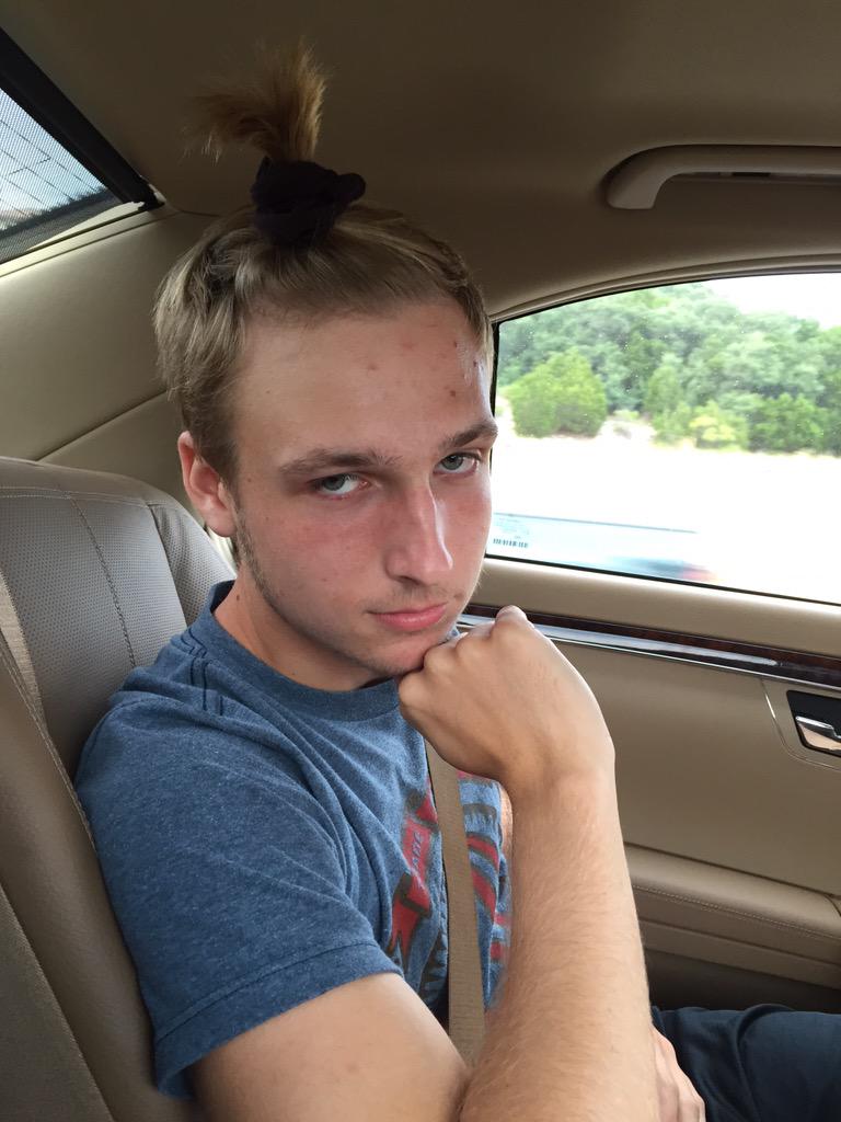 amandaw_97's tweet photo. Happy 18th birthday to this stud🎉 http://t.co/rT1up95ZTO