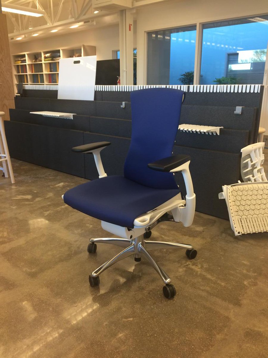 LaurenFuller019's tweet photo. My fav chair #embody #smbbootcamp @HermanMiller http://t.co/x9dYvxg9LP