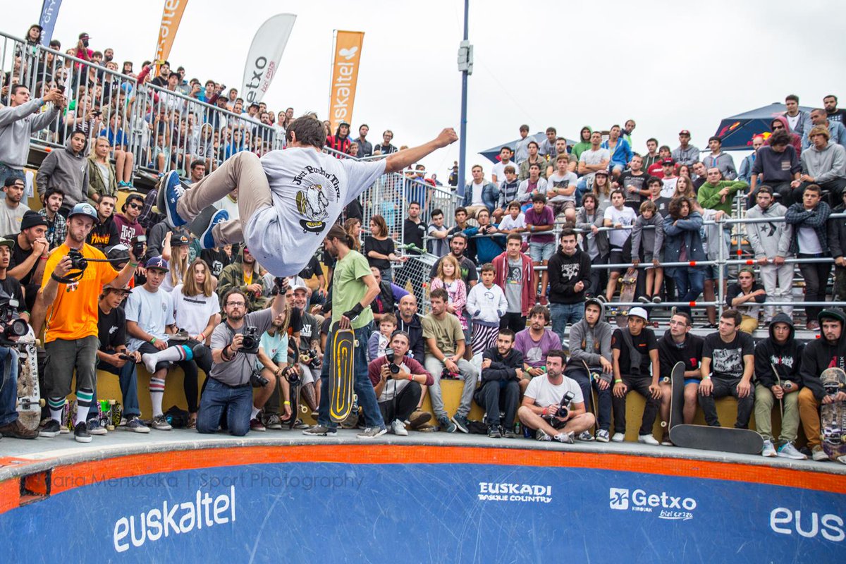 mariamentxaka's tweet photo. Los riders @danny_lion y Kalle Berglind http://t.co/RB6bW1wfzT la lian en el #euskaltel #bowzilla de #Getxo http://t.co/xpRvSP4Xbs