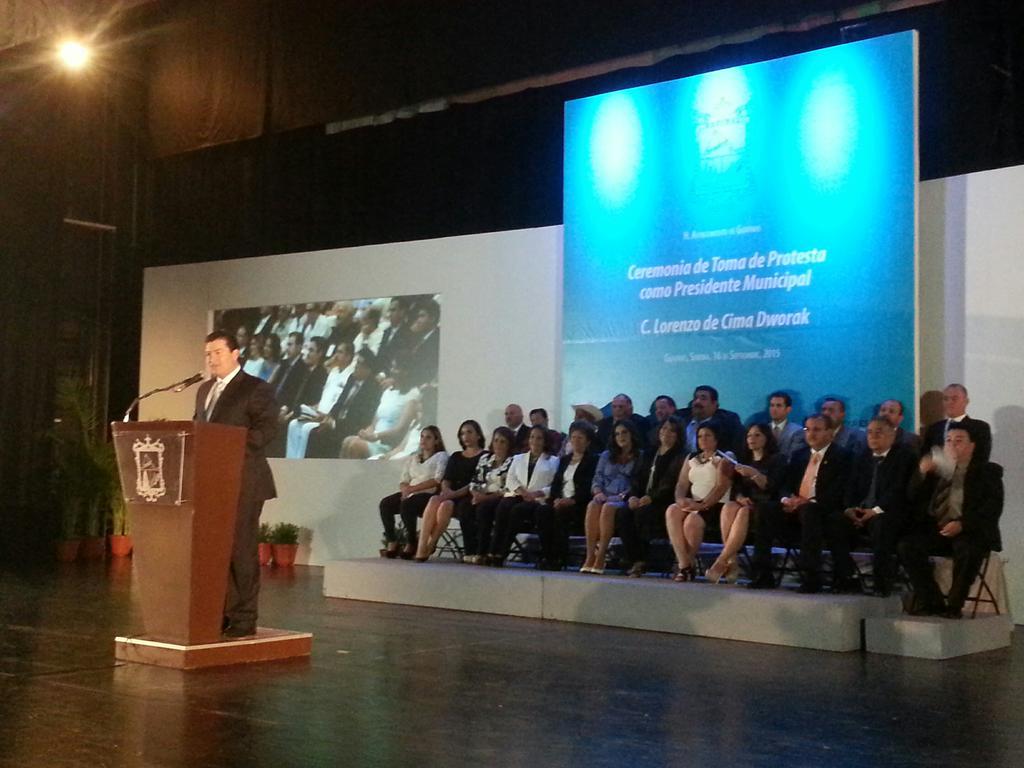 Felicidades y mucha suerte al Alcalde <a href="/Lorenzo_de_Cima/">LorenzodeCimaDworak</a>. La transformación de Guaymas inicia hoy.
